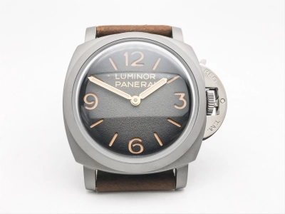 PN1628HLE watch cover