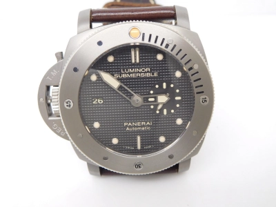 PN569LE1- watch cover